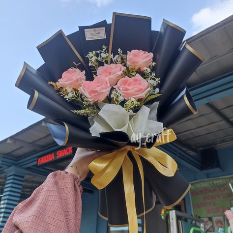 Graduation Flowers Bouquet Diy, Graduation Flowers Bouquet, Satin Bouquet, Graduation Flower Bouquet, Single Flower Bouquet, Roses Bouquet Gift, Ribbon Flowers Bouquet, Bucket Ideas, Graduation Bouquet