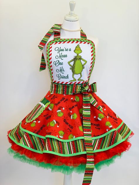 Diy Christmas Apron, Christmas Aprons Diy, Holiday Aprons Diy, Grinch Apron Pattern, Christmas Aprons Ideas, Grinch Apron Christmas, Ugly Sweater Apron, Grinch Apron, Kid Christmas Apron