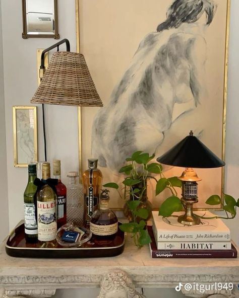 Credenza Bar Styling, Bar Cart Living Room Decor, Bar Cart With Lamp, Bar Table In Living Room, Vintage Home Decor Inspiration, Home Bar Aesthetic, Bar Cart Decor Ideas, Vignette Styling, Bar Cart Styling