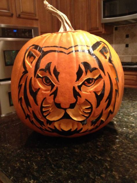 Auburn Tigers Tailgate Pumpkin Tiger Pumpkin Decorating, Tiger Pumpkin Painting, Tiger Pumpkin Carving, Tiger Pumpkin, Tailgate Menu, Seasonal Pictures, Pumpkin Designs Painted, Tiger Halloween, Pumpkins Ideas