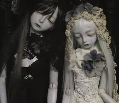 Creepy Doll Aesthetic, Porcelain Doll Aesthetic, Toro Inoue, Doll Aesthetic, Scary Dolls, Fantasy Art Dolls, Gothic Dolls, Fashion Articles, Creepy Dolls