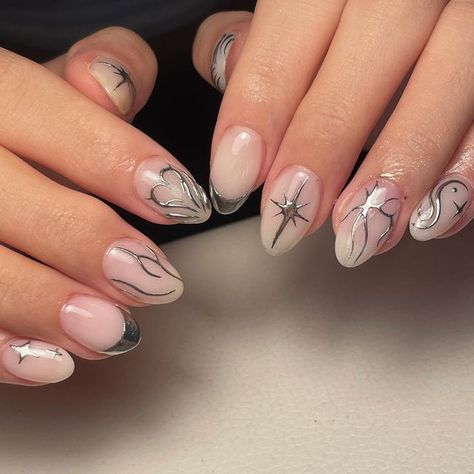 Nail Ideas With Silver, Nail Y2k Designs, Silver Nail Art Designs, Nail Art Silver, Trendy Nails Ideas, Y2k Nail, Metallic Nails Design, Uñas Ideas, Silver Nail Designs