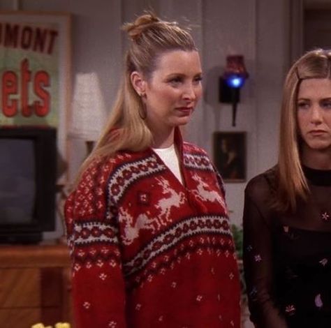 Phoebe Hair, Friends Outfits 90s, Lisa Kudrow Friends, Phoebe Buffay Outfits, Friends Phoebe, Friends Outfits, Lisa Kudrow, Jenifer Aniston, Origin Story