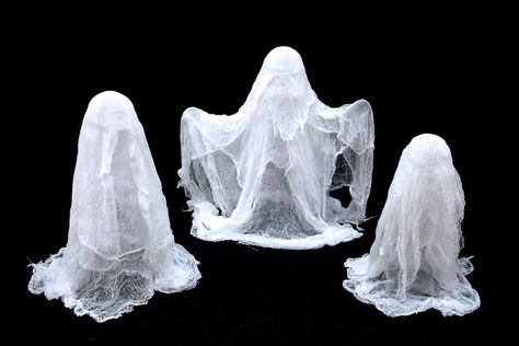 Cheese Cloth Ghost, Cheesecloth Ghost Diy, Cloth Ghost, How To Make Ghosts, Diy Halloween Ghosts, Cheesecloth Ghost, Halloween Ghost Decorations, Ghost Diy, Ghost Decoration