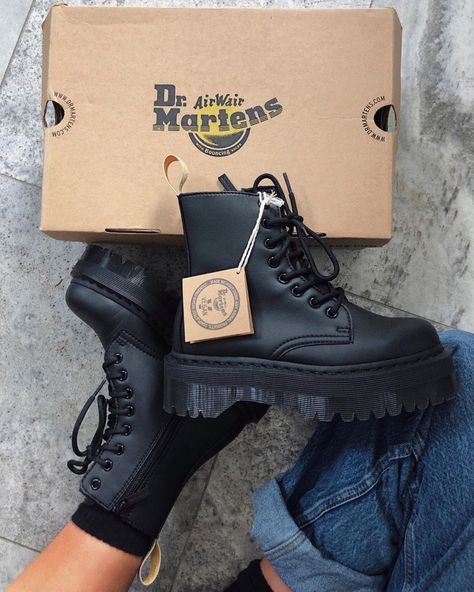 Vegan Jadon Dr Martens Outfit, Chunky Dr Martens, Shoes For Winter Womens, Chunky Boots Men, Dr Martens Jadon Outfit, Jadon Dr Martens Outfit, Vegan Doc Martens, Best Shoes For Women, Dr Martens Jadon Boots