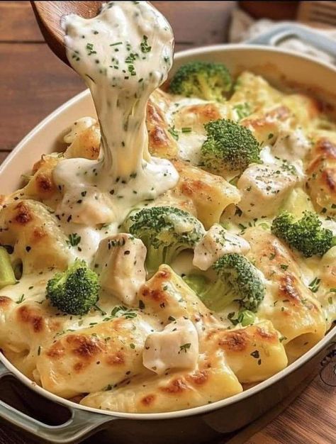 Giada De Laurentiis 🍗🍾 | Chicken and Broccoli Baked Alfredo 🍗🥦🧀 | Facebook Baked Alfredo, Baked Chicken Pasta Recipes, Broccoli And Chicken, Broccoli Pasta Bake, Broccoli Bake, Creamy Broccoli, Chicken Pasta Bake, Chicken And Broccoli, Broccoli Pasta