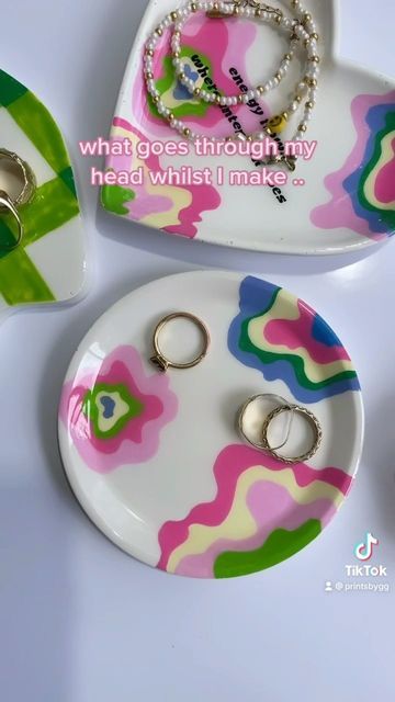 Funky Pottery Ideas, Quirky Pottery Painting, Pottery Painting Trinket Dish, Groovy Ceramics, Funky Clay Bowls, Funky Plate Designs, Funky Pottery, Clay Cafe, Diy Pottery Painting