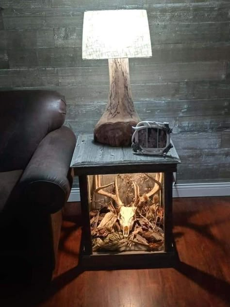 Hunting Decor Living Room, Hunting Room Design, Deer Mount Decor, Deer Mount Ideas, Deer Hunting Decor, Deer Head Decor, Taxidermy Decor, Deer Antler Decor, Antlers Decor