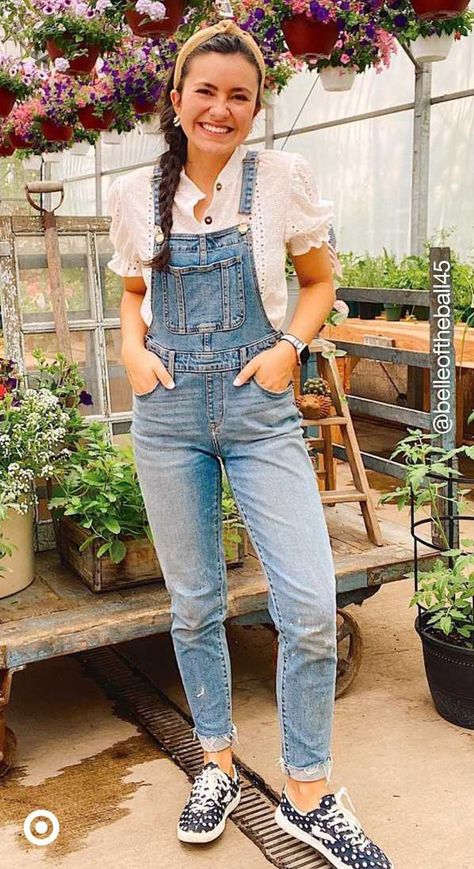 #TargetStyle : @belleoftheball45 | Fair outfits, Farmer outfit, Light academia clothes Farm Outfits Women, Farm Outfits, Light Academia Clothes, Outfits Women Aesthetic, Farmers Market Outfit, Farmer Outfit, Engagement Photo Outfits Fall, Fall Farm, Academia Clothes