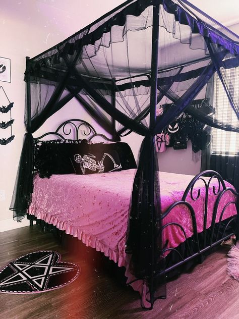 Goth Living Room Ideas, Pink Goth Room, Goth Bedroom Aesthetic, Goth Room Ideas, Goth Living Room, Emo Room, Goth Bedroom, Colorful Room Decor, Pink Room Decor