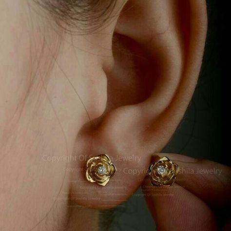 Rose Earrings Gold, Diamond Flower Earrings Studs, Gold Flower Earrings Studs, Small Studs Earrings Gold India, Gold Studs Earrings Indian Small, Small Gold Earrings Indian, Small Earrings Gold Simple, Stud Designs Gold, Gold Earing Design New