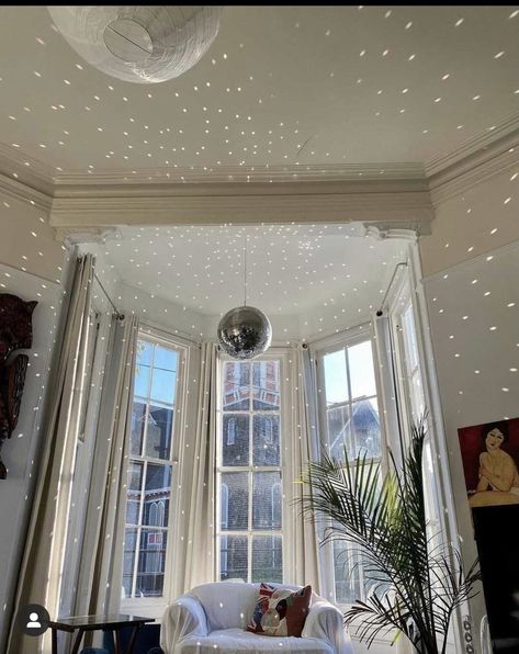 Room Decor Cute, Dream Apartment Decor, New York Apartment, Apartment Decor Inspiration, Dream Apartment, Decoration Inspiration, Ball Lights, House Room, Room Aesthetic