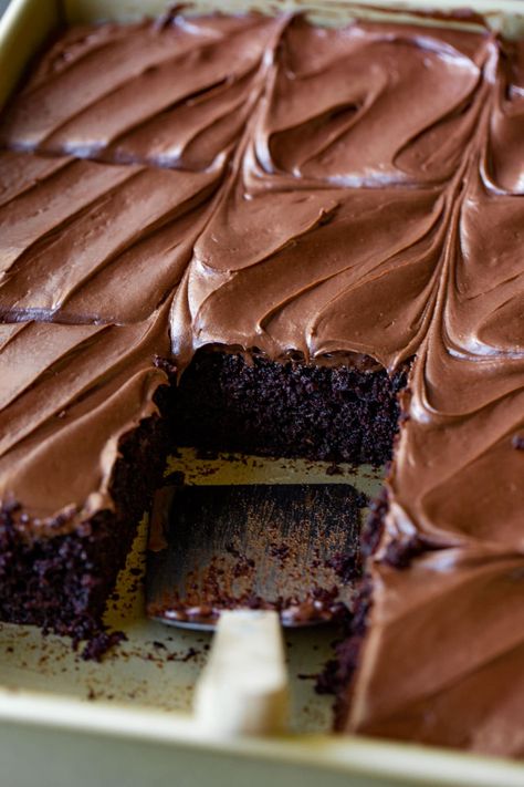 Chocolate Zucchini Cake Recipes Moist, Chocolate Zucchini Cake With Cream Cheese Frosting, Zuchini Baking Recipes Brownies, Moist Zucchini Cake, Zucchini Cake With Cream Cheese Frosting, Moist Chocolate Zucchini Cake, Zucchini Chocolate Cake, Zucchini Cake Recipe, Chocolate Zucchini Cake Recipe