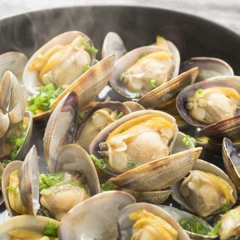 Instant Pot Steamed Clams - Corrie Cooks Instant Pot Steam, Steamed Clams, Seafood Menu, Fresh Lobster, Delicious Seafood Recipes, Gourmet Dinner, Clam Recipes, Iron Rich Foods, Salsa Verde