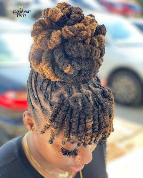 Pipe cleaner Bun and bang 💚💚 KARIBBEAN KINKS NATURAL HAIR SALON #karibbeankinks #whatsyourtxture #locstyles #loctician #loccurls… | Instagram Loc Ponytail Styles With Bangs, Traditional Locs Hairstyles, Christmas Locs Hairstyles, Loc Ponytail With Bangs, Loc Bangs And Bun, Pipe Cleaner Hairstyles Locs, 2 Strand Loc Styles, Loc Bun With Bangs, Loc Pipe Cleaner Styles