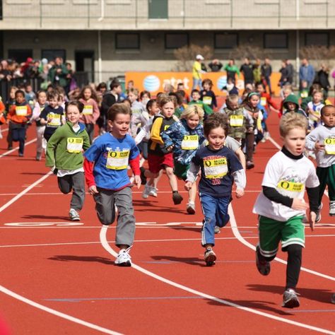 How to Introduce Children to (Healthy) Competition | Outside Online Children Running, Kid Running Reference, Kids Playing Sports, Faster Runner, Train Up A Child, Health Lessons, Oufits Casual, Sport Shoes Women, Good Readers