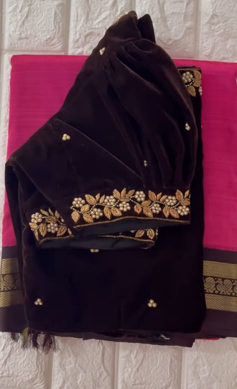 Short Frock Dresses, Machi Work, Embroidery Drawings, Velvet Blouse Design, Simple Aari Work, Khatli Work, Fashion Jewelry Necklaces Gold, Saree Tassels Designs, Blouse Designer