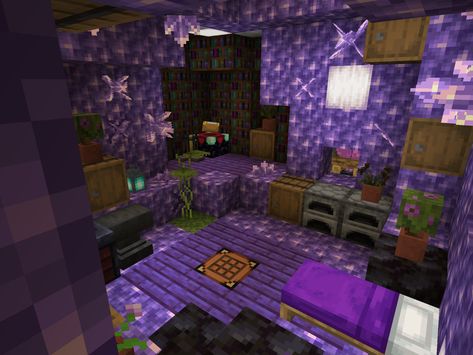 Minecraft Purple Room Ideas, Minecraft Magic Room Ideas, Cool Enchanting Room Minecraft, Mc Amethyst Builds, Purple Room Minecraft, Minecraft Amethyst Bedroom, Trippy Minecraft Houses, Amethyst Room Minecraft, Minecraft Amethyst Builds House