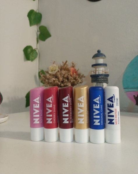 Nivea Lip Balm, Lip Balm Collection, Pretty Skin Care, Pretty Skin, Makeup Items, Lip Oil, Just Girl Things, Lip Care, Makeup Skin Care