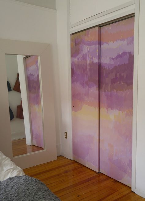 DIY Closet Door Makeover // closet door removable wallpaper // bedroom removable wallpaper // removable wallpaper ideas Bedroom Door Painting Ideas Creative, Painted Closet Doors Art, Diy Closet Door Makeover, Painted Closet Doors, Closet Mural, Diy Closet Door, Removable Wallpaper Bedroom, Closet Doors Painted, Diy Closet Doors