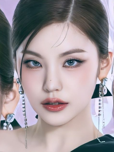 Yeji Itzy Make Up, Yeji Eye Makeup, Itzy Yeji Makeup, Kpop Makeup Female, Yeji Pic, Yeji Eyes, Yeji Makeup, Korean Idol Makeup, Itzy Makeup