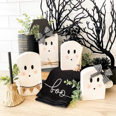 Ghost And Pumpkin Decor, Ghost Signs Halloween, Wooden Ghosts Diy, Halloween Ghost Decor, Wooden Witch, 2x4 Wood, Ghost Decor, Boo Sign, Ghosts Halloween