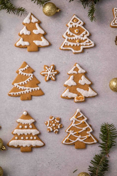 Easy Gingerbread cookies (no spread) - Lifestyle of a Foodie Tree Gingerbread Cookies, Christmas Cookies Decorated Easy, Easy Gingerbread Cookies, Easy Gingerbread, Gingerbread Cookies Decorated, Cookie Decoration, Cute Christmas Cookies, Christmas Gingerbread Cookies, Ginger Molasses Cookies