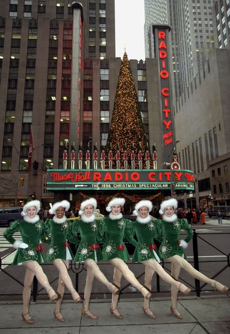 A Christmas kick outside of #RadioCity in 1998. (📷: Linda Cataffo | NY Daily News Archive) #TBT #ChristmasSpectacular Radio City Rockettes Christmas, Christmas Elf Aesthetic, Rockettes Aesthetic, Christmas Rockettes, Macys Christmas, Rockettes Christmas, The Rockettes, Dance Essentials, Christmas Kisses