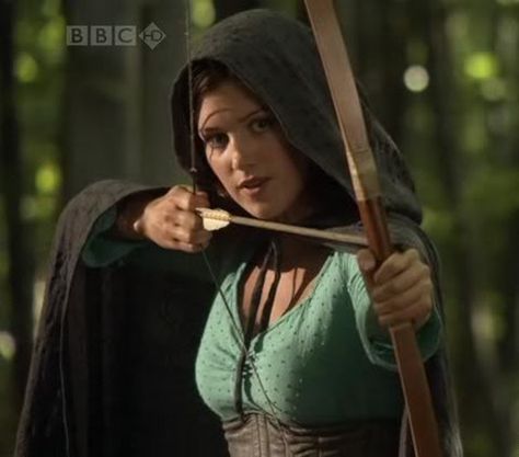 Lady Marian (Lucy Griffiths) in Robin Hood TV series (2006-2009) Lucy Griffiths, Robin Hood Bbc, Maid Marian, Sherwood Forest, Bow And Arrow, Comic Relief, Medieval Clothing, Fantasy Inspiration, Story Inspiration