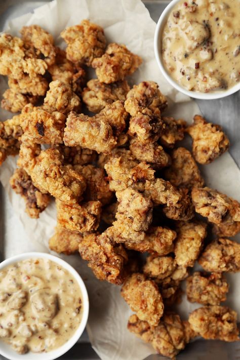 Popcorn Chicken Fried Steak - The Candid Appetite Chicken Fried Steak Recipe, Breaded Steak, Fried Steak Recipes, Popcorn Snacks, Fried Steak, Chicken Fried Steak, Popcorn Chicken, Steak Bites, Sausage Gravy