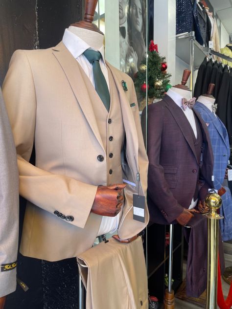 Chambelanes Outfits Gold, Beige Chambelanes Outfits, Emerald Green Quince Court, Sage Green Chambelan Outfits, Emerald Green Quinceanera Theme Chambelanes, Emerald Green Chambelanes Outfits, Quinceanera Chambelanes Outfits, Quince Court Outfits, Quince Chambelanes Outfits