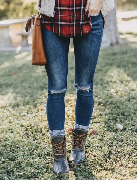 My Favorite Waterproof Boots | LivvyLand Styling Sperry Duck Boots, Sperry Boots With Jeans, How To Style Duck Boots With Jeans, Bogs Boots Outfit, Outfits With Sperry Duck Boots, Sperry Boots Outfits For Women, Cute Duck Boot Outfits, Duck Boot Outfit Ideas, Duck Boots Outfit Fall