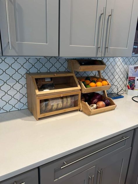 Facebook Bread Bin Ideas, Bread Storage Ideas, Kitchen Counter Organization, Counter Organization, Bread Storage, Countertop Storage, Bread Bin, Bread Box, Bread Boxes