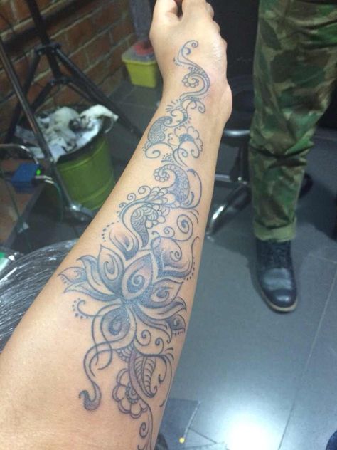 My tattoo! Lotus flower and paisley design Womens Forearm Tattoo, Tattoo Lotus Flower, Piercing Designs, Paisley Tattoo, Tattoo Lotus, Indian Paisley, Black Indians, Lotus Mandala, My Tattoo