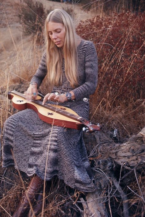 Mountain Dulcimer, Folk Musician, Joni Mitchell, Anna Karina, Laurel Canyon, Jeanne Damas, Folk Style, Cyndi Lauper, Folk Music