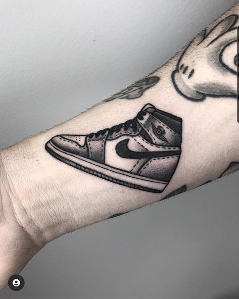 Nike Tattoo, Jordan Tattoo, Simple Leg Tattoos, Characters From Movies, Neo Tattoo, Shoe Tattoos, 1 Tattoo, Discreet Tattoos, Lip Art