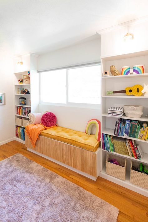 We added DIY built in bookshelves to our daughter's bedroom and it completely transformed the space! Check out this easy IKEA hack window seat with built in shelves. The instructions are simple to follow and the result is stunning. Under Window Bench Living Room, Diy Window Seat With Bookshelves, Diy Built Ins Around Window, Diy Built In Bookshelves, Window Seat With Bookshelves, Modern Window Seat, Toddler Bookcase, Diy Window Seat, Built In Bookshelves