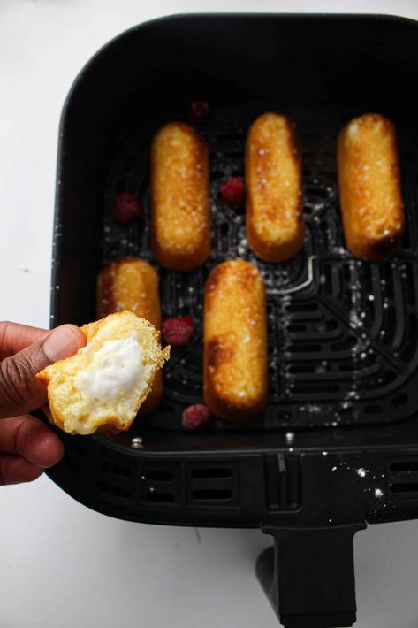 Air Fryer Twinkies - The Flexible Fridge Air Fried Twinkies, Fried Oreos Recipe, Deep Fried Twinkies, Fried Twinkies, Twinkies Recipe, Fried Oreos, American Snacks, Oreo Recipes, Popular Snacks