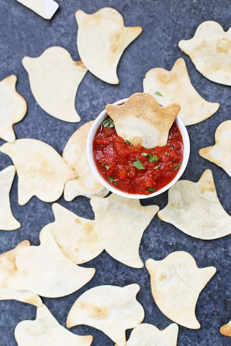 Cute EASY Halloween Food Ideas! We love these ghost tortilla chips + salsa. Get this idea and more at onelovelylife.com // Halloween food // Halloween party food // Ghost food // Ghost chips // Spooky Food // Easy Halloween Party Ideas // Halloween Dinner Ideas // Halloween Snack Ideas #glutenfree #vegan Bat Tortilla Chips, Halloween Tortilla Chips, Ghost Tortilla Chips, Halloween Salsa Ideas, Gluten Free Halloween Dinner Ideas, Gluten Free Halloween Food For Party, Halloween Chips And Salsa, Ghost Ravioli, Halloween Party Dinner Food