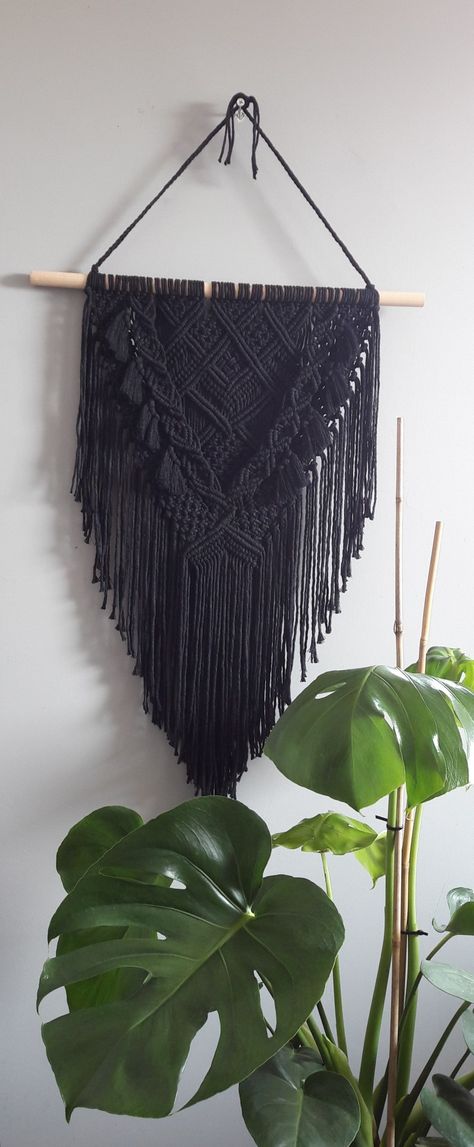 Black macramé wallhanging made by DIMM-creation Black Macrame Wall Hanging Diy, Large Macrame Wall Hanging Diy, Black Macrame Wall Hanging, Macrame Black, Macrame Inspiration, Macrame Headboard, Black Wall Decor, Black Macrame, Macrame Wall Hanging Diy