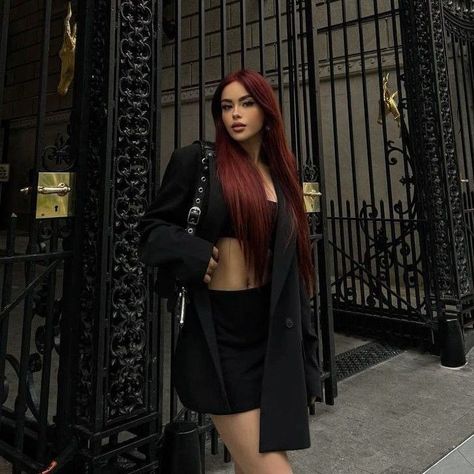 Dark Red Hair Outfits, Ullzang Gril, Red Hair Outfits, Pelo Color Vino, Bryce Quinlan, Red Hair Inspo, Wine Hair, Cherry Hair, Dark Red Hair