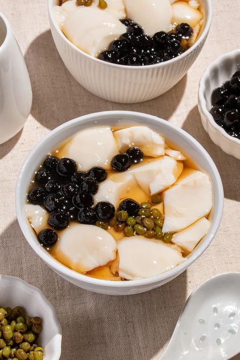 Tofu Pudding Recipe, Douhua Tofu, Sweet Tofu, Chinese Desert, Tong Sui, Chinese Tofu, Chinese Sweets, Tofu Dessert, Chinese Deserts