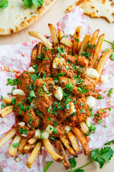 Butter Chicken Poutine Butter Chicken Nachos, Butter Chicken Poutine, Chicken Poutine Recipe, Chicken Poutine, Poutine Recipe, Butter Chicken Sauce, Closet Cooking, Chicken Sauce, Loaded Fries