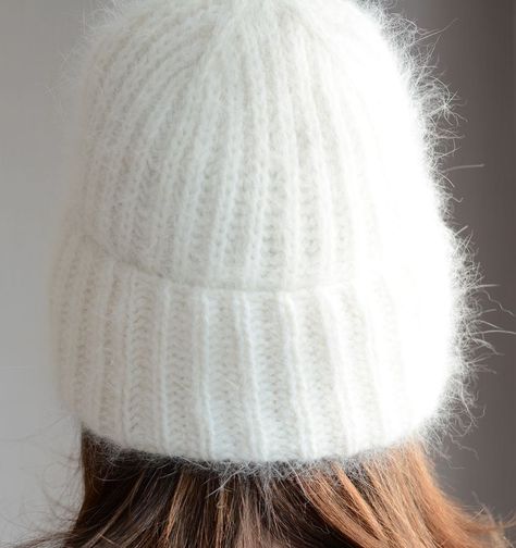 Fluffy Beanie, White Hat, Skull Cap Beanie, Creative Photos, Yarn Art, Winter Accessories, Winter Hat, Skull Cap, Winter White