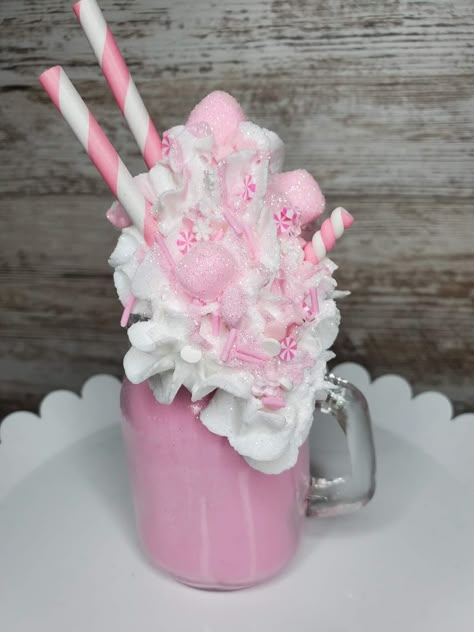 Barbie Milkshake, Cotton Candy Milkshake Recipe, Fake Candles Diy, Valentines Diy Crafts, Kawaii Milkshake, Bubblegum Milkshake Aesthetic, Valentine Fake Bakes, Fake Bake Milkshake, Easter Fake Bake