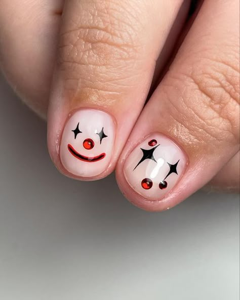 Cute Clown Nails, Short Clown Nails, Circus Nails Designs, Gel Short Nails Ideas, Painted Nails Ideas, Cute Clown Tattoo, Zombie Base, Clown Nail Art, Clown Nails