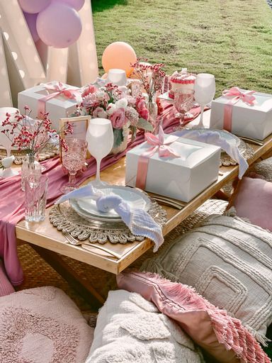 Mothers Day Picnic, Bridal Garden Party, Bday Picnic, Picnic Party Decorations, Luxury Picnic, Beach Picnics, Hairstyle Examples, Feminine Decor, Outdoors Birthday Party