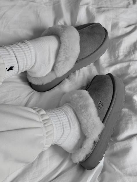 Fluffy Crocs, Ugg Funkette, Cute Uggs, Ways To Lace Shoes, Fluffy Shoes, Pretty Sneakers, Crocs Fashion, Trendy Shoes Sneakers, Pretty Shoes Sneakers