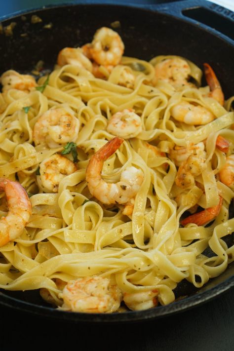 Dinner Recipes Spicy, Tagliatelle Recipes, Tagliatelle Recipe, Glass Of White Wine, Recipes Spicy, Spicy Prawns, Prawn Recipes, Molluscs, Home Meals