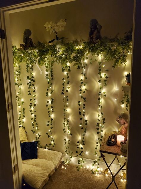 Meditation Corner Ideas Bedroom, Zen Closet Ideas, Bedroom Zen Corner, Walk In Closet Meditation Room, Zen Ideas For Home, Tiny Meditation Space, Closet Zen Space, Turn Closet Into Meditation Room, Small Zen Corner Ideas